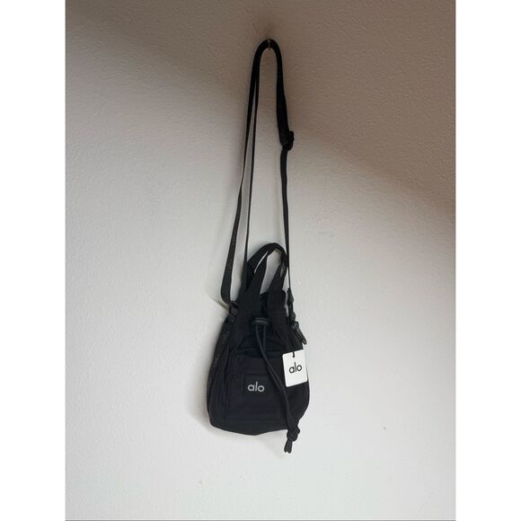 NWT Alo Yoga Crossbody Bucket Bag Black - Picture 11 of 14